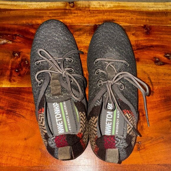 Minnetonka Eco Anew Charcoal Lace-Up Sneakers NWOT SZ 9 - Picture 1 of 6